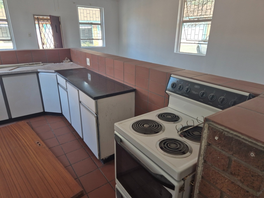 To Let 3 Bedroom Property for Rent in Kannoniers Park North West